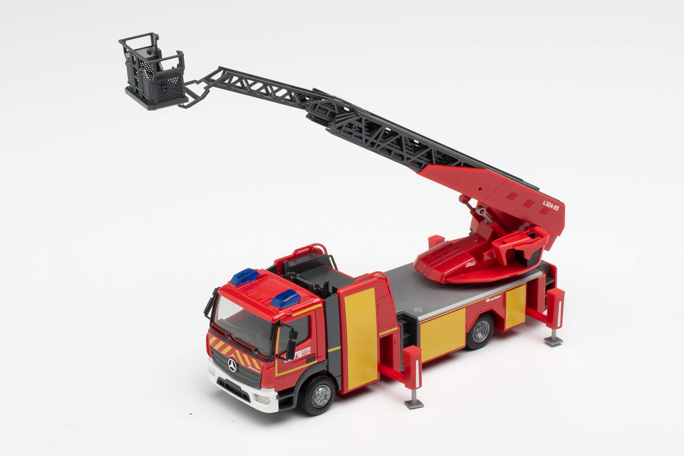 Amazon.co.jp: Herpa 095679 Mercedes-Benz Atego 13 ロータリー